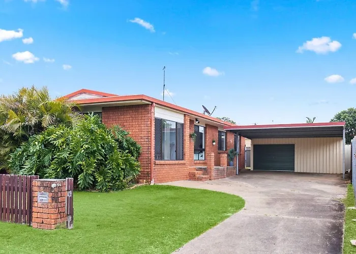 'The Aussie Classic' Poolside Living By The Marina