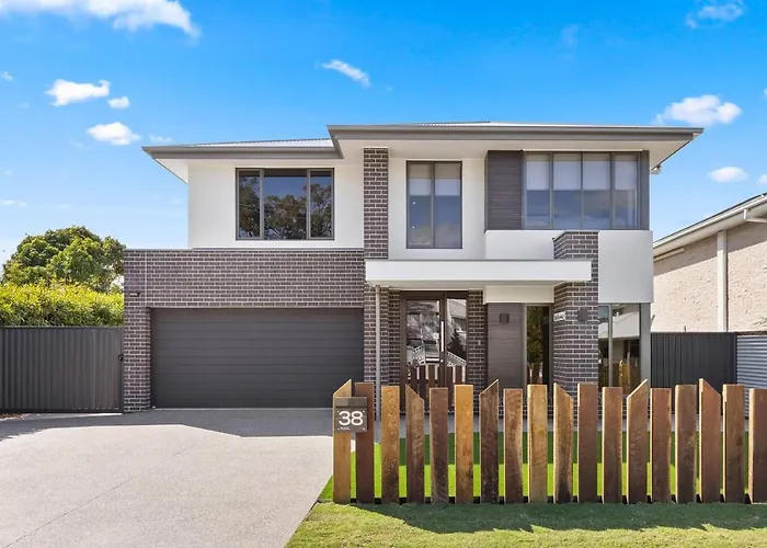 Hamptons Chic At Hervey Bay - Refined Family Getaway