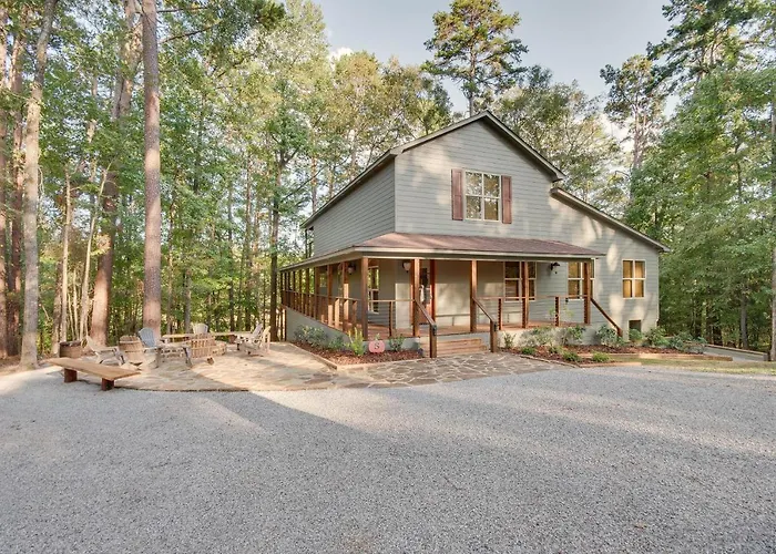 Mississippi Retreat W/ Hot Tub, Deck & Lake Views!
