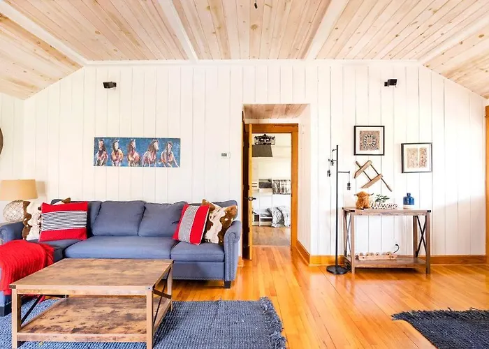 Golden Acres Ranch Hot Tub+Gameroom+Creek & Wifi
