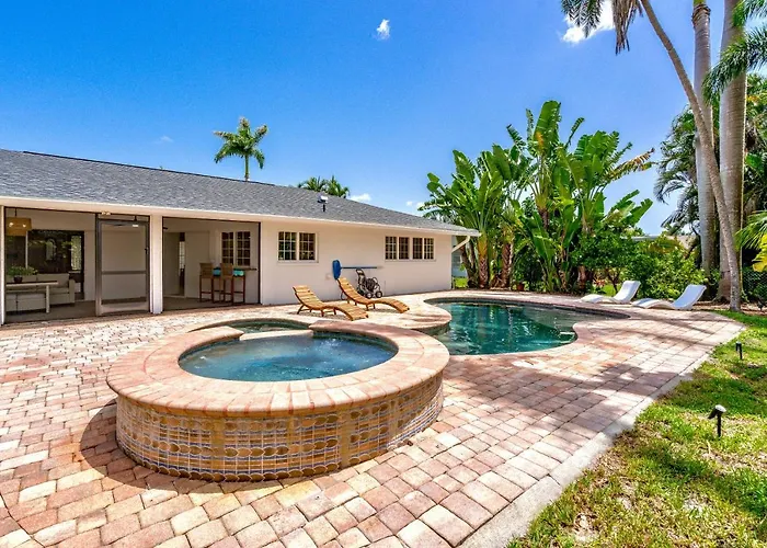 Serene Pool & Spa Home Near Beaches & Downtown