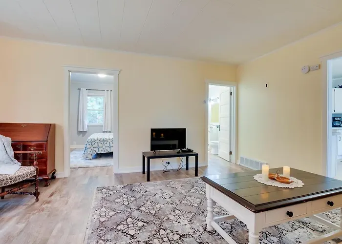 Peaceful Saint Germain Home W/ Fire Pit!