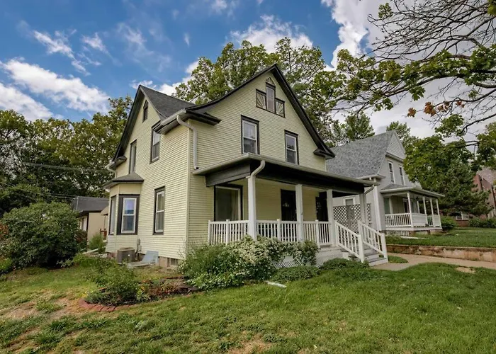 Beautiful - 4Bd With Contemporary Interior
