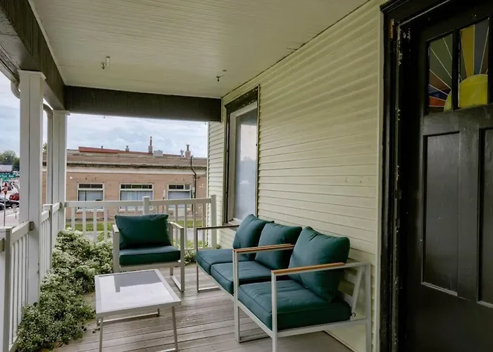 Beautiful - 4Bd With Contemporary Interior