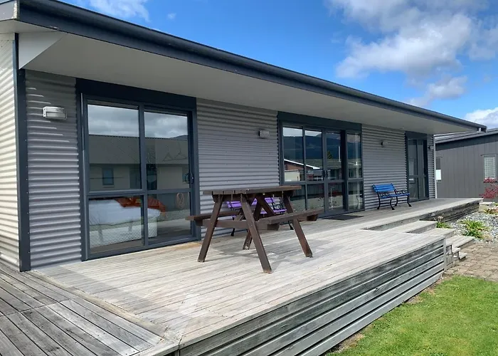 A Beauty On Bligh St Te Anau
