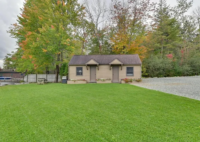 Lake George Waterfront Cabin W/ On-Site Marina!