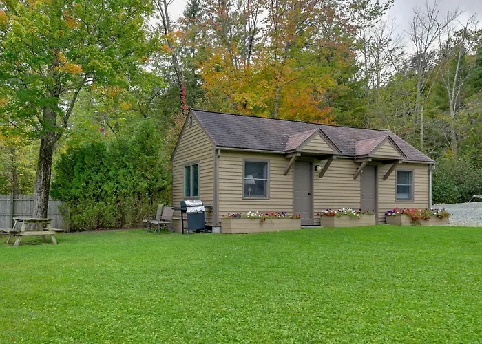 Lake George Waterfront Cabin W/ On-Site Marina!