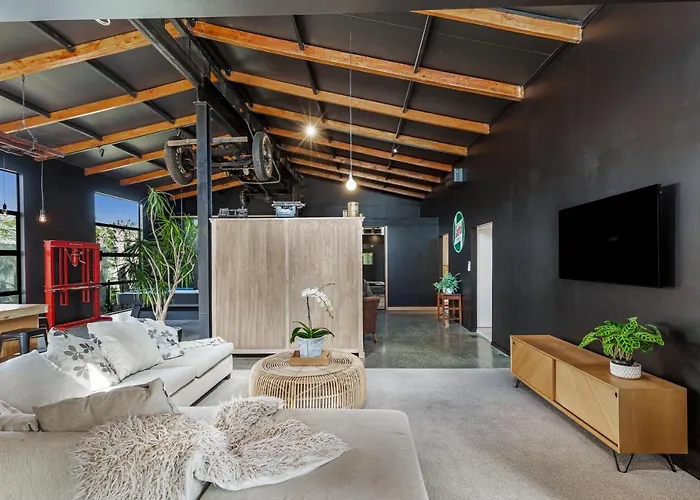 The Black Barn, Romantic Getaway, Hot Tub With Tv