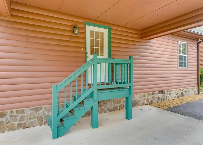 Hiawassee Riverfront Cabin: 7 Mi To Lake Chatuge!
