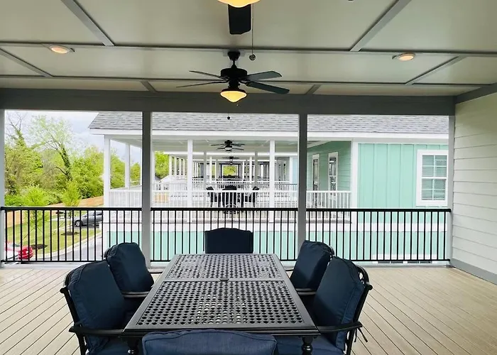 Luxury 4 Bedroom Home And Private Deck By Mcg 6