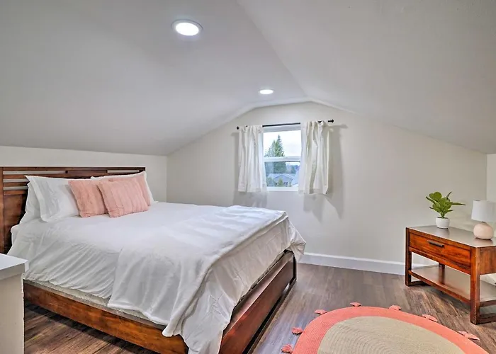 Deck, Yard & Game Room: Fun-Filled Redmond Home