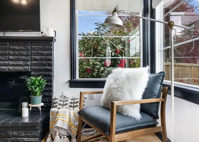 Picture Perfect Bungalow In The Heart Of Dt Vancouver