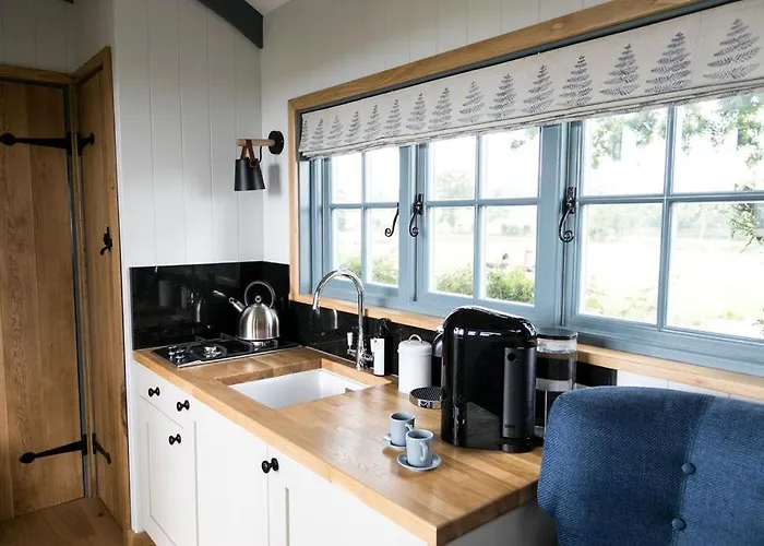 Skylark Shepherds Hut