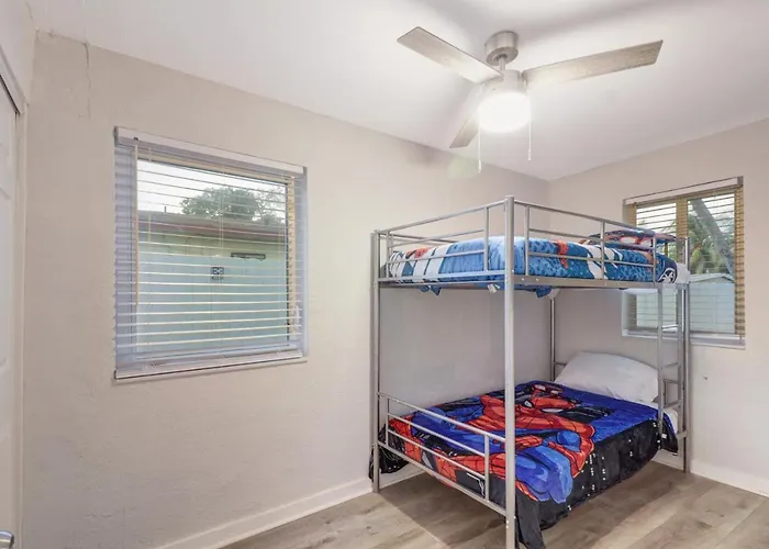 Spacious And Luxurious Home Centrally Located Between Miami And Ft. Lauderdale