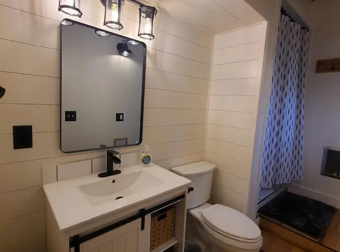 A Restful Studio Near A Creek And Forest - Pet Friendly