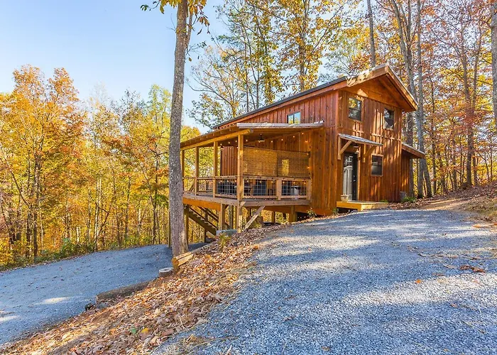 Cozy Cabin Retreat W/ Hot Tub & Nature Views