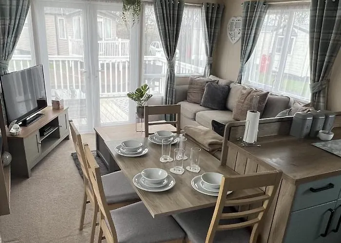 2 Bed Caravan - Sleeps 5 Parking - Pets