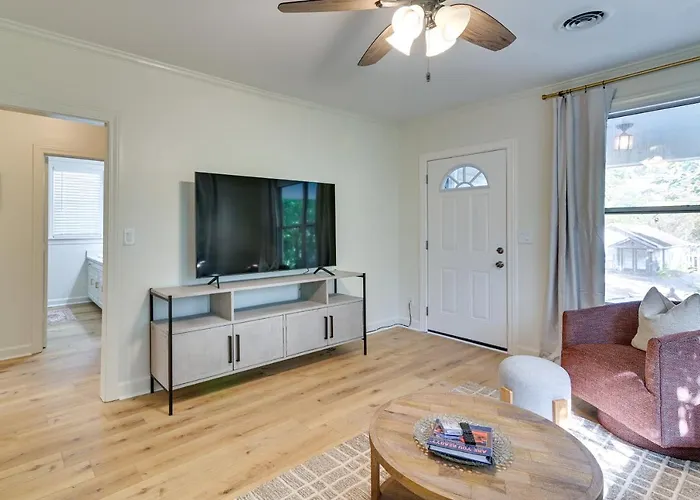 Centrally Located Home ~ Steps To Oxford Square!