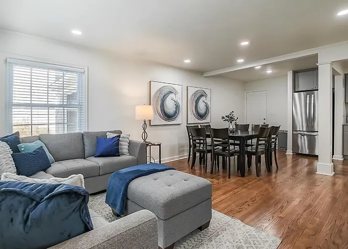 4 Bedroom Plaza Charmer Pet Friendly