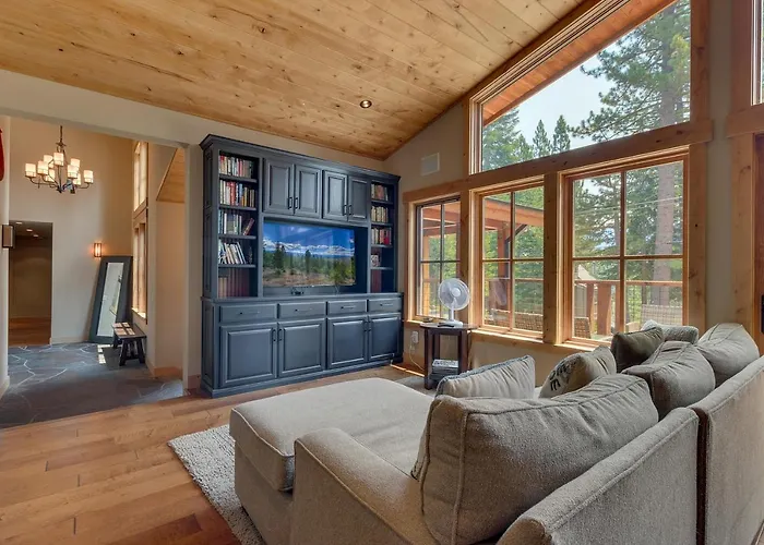 Summit Solitude At Palisade Tahoe - Charming 5Br W Foosball & Shuffleboard Table & Pet Friendly