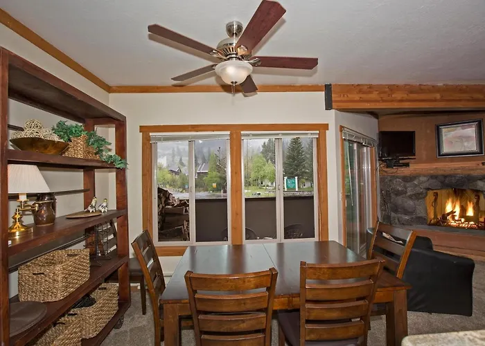 Palisades Tahoe Ski Condo By Tahoe Getaways - Remodeled 2 Bedroom Walking Distance To Lifts & Village