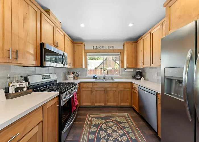Rustling Grove In Tahoe City - Pet-Friendly, Walking Distance To Downtown And Lake - Private Hot Tub