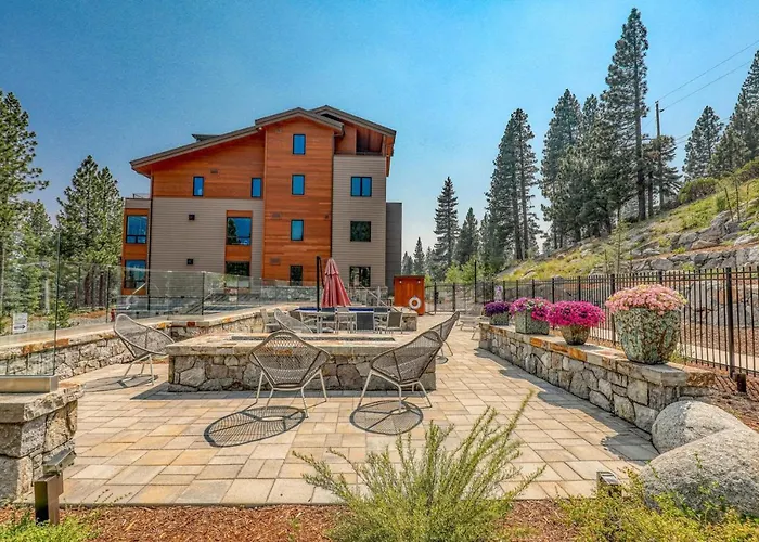 Appreciate This Exclusive Private Penthouse Located On Lake Tahoe