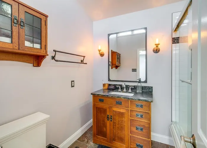 < 1 Mi To Waterfront: Old Town Alexandria Home!