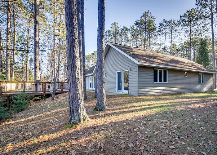 Peaceful Hibbing Getaway: Heated Floors, Fire Pit!
