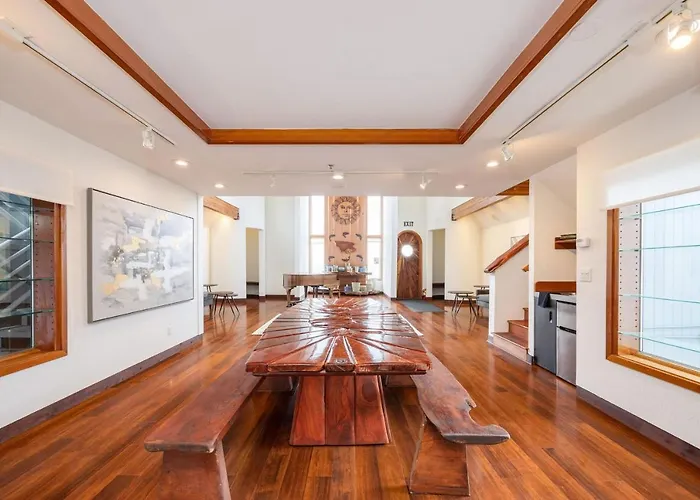 Seaside Art Gallery Loft Inspire Your Creativity With Breathtaking Views!
