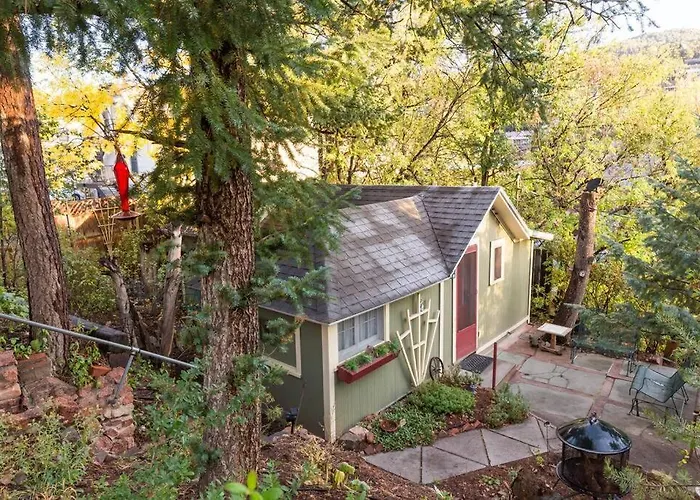Manitou Springs White Yarrow Inn House
