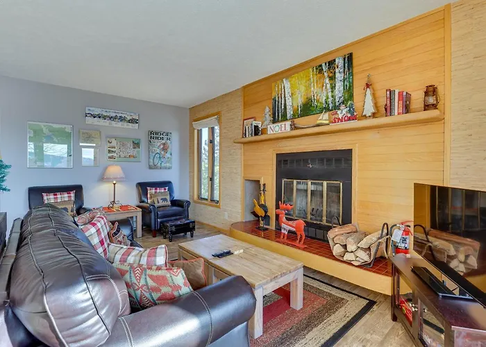 Heated Pool Access + Near Skiing: Colorado Retreat