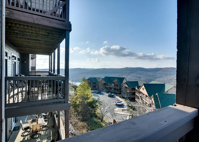 Near Silver Dollar City! Condo W/ Indoor Pool