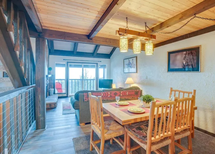1 Mi To Stagecoach Lift! Homey Tahoe Townhome