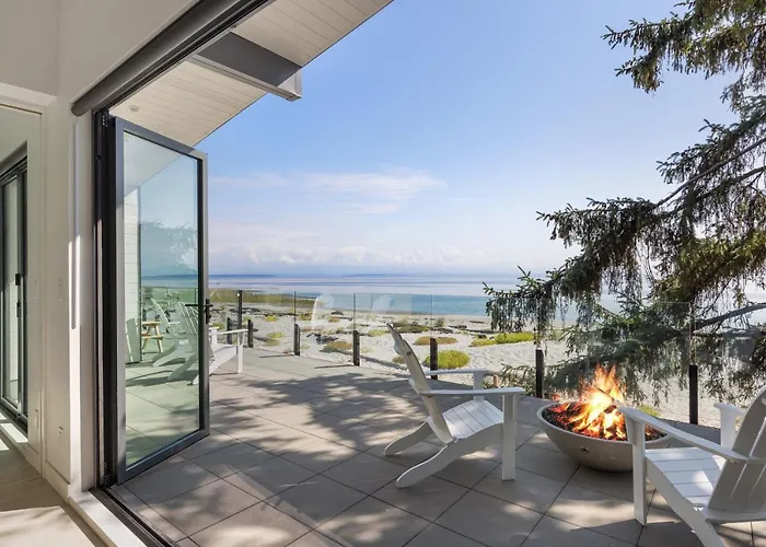 Beachfront Luxury Suite #21 At The Beach House