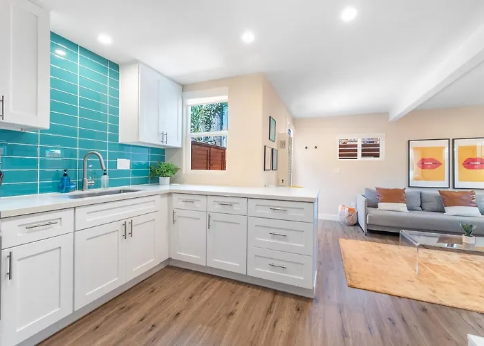 Beach Bungalow Perfection - Private Patios, Bbq Walk2Beach & Pet Friendly!