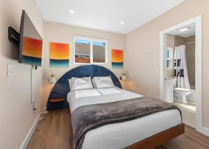 Beach Bungalow Perfection - Private Patios, Bbq Walk2Beach & Pet Friendly!