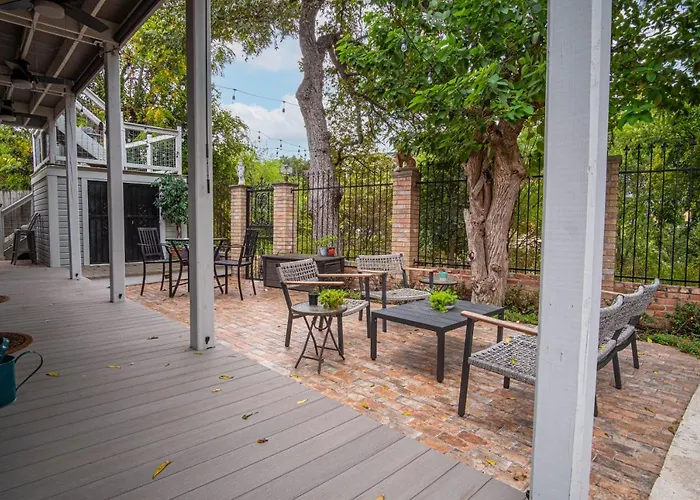 Exquisite Studio Guesthouse Near Downtowns Core