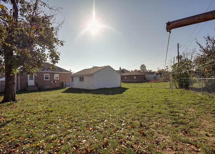 Quaint Cedar Rapids Home, 4 Mi To Downtown!