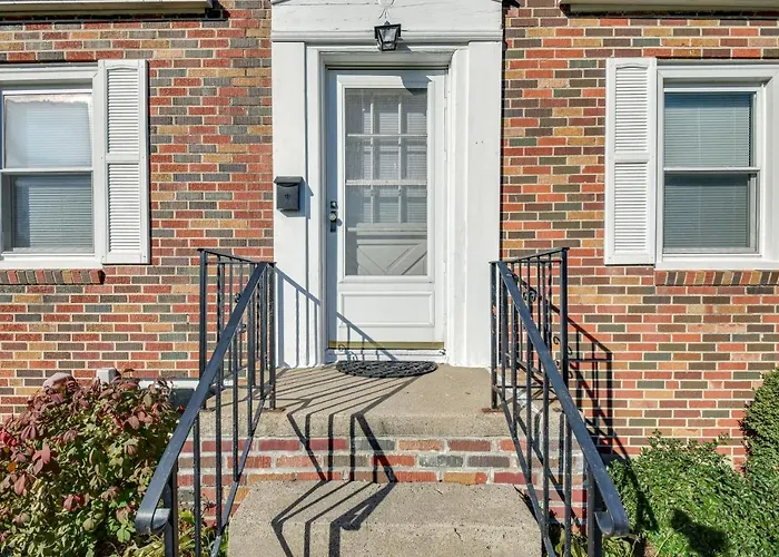 Quaint Cedar Rapids Home, 4 Mi To Downtown!