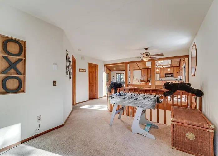 Home 1 Mi To Downhill Ski Resort: Bring Your Pets!