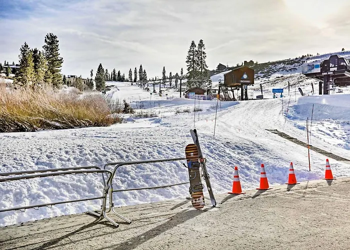 Home 1 Mi To Downhill Ski Resort: Bring Your Pets!