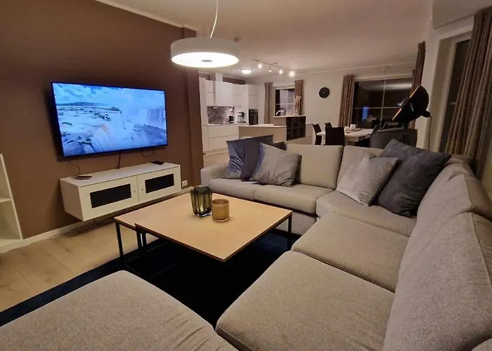 A Modern Home In Nature'S Embrace