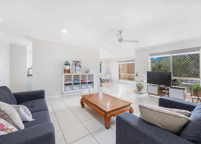 Bay Breeze - Easygoing Beachside Living For Families