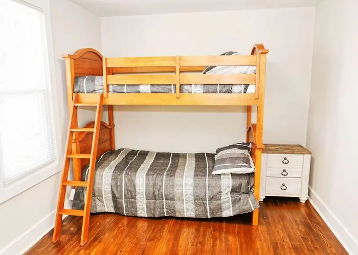 Sunny Hill Cottage With 4 Beds