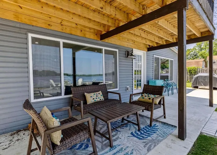 Landmark Lakehouse - Luxury Living In Plx