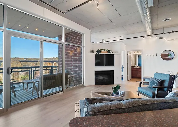 Northside District Loft - Panoramic Valley Views