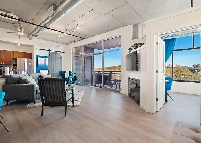 Northside District Loft - Panoramic Valley Views