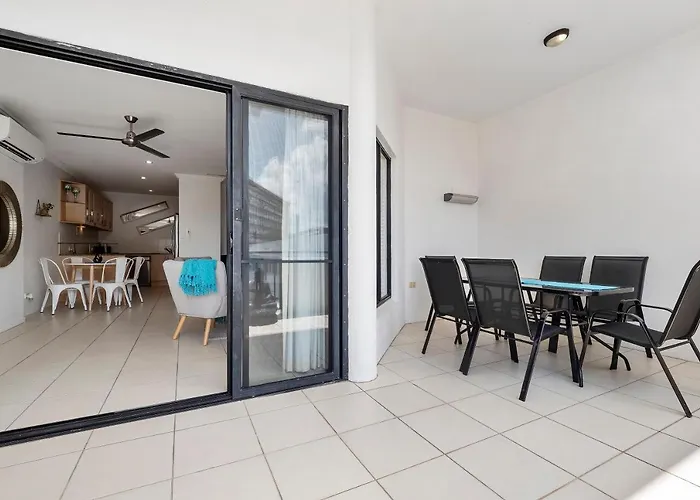 Spacious 3 Bedroom Townhouse In Cairns City