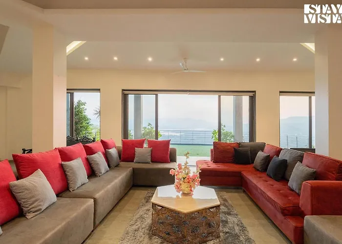 Aarna House By Veo, Stayvista - 4Bhk With Lake View & Bbq